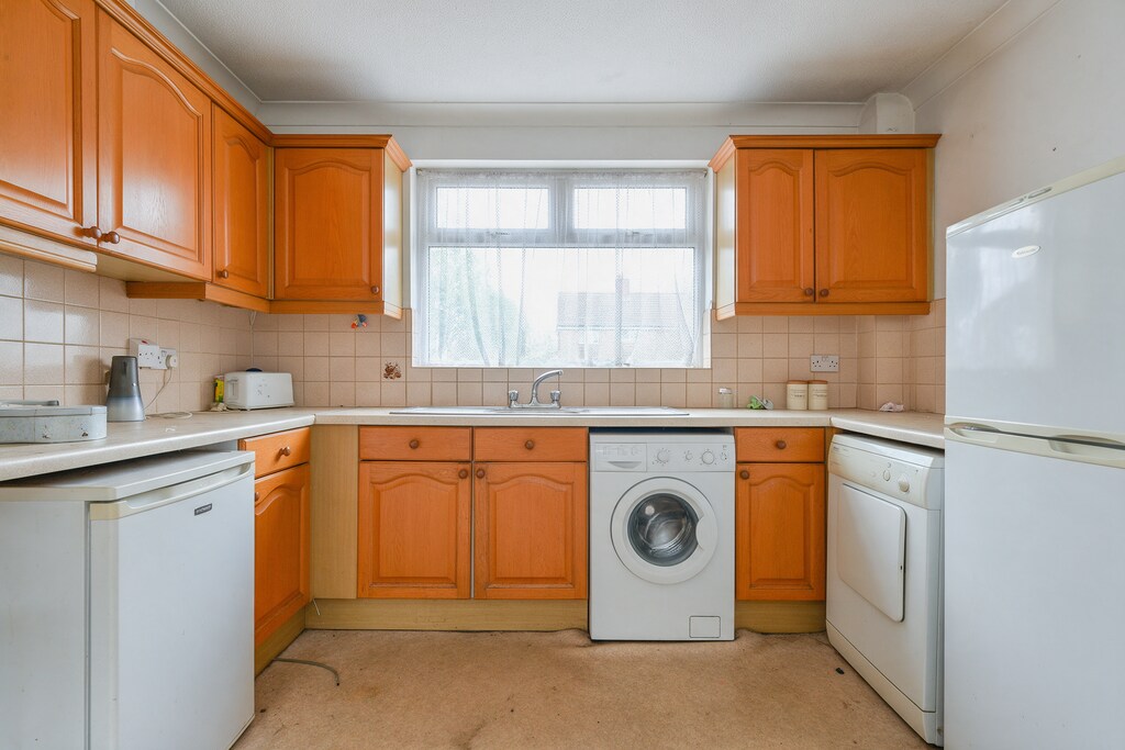 Dated 1990s oak kitchen before renovation